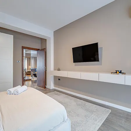 Grand Stamboliyski - Luxury 150sqm 2br & 2 Bath *