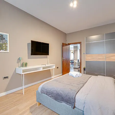 Grand Stamboliyski - Luxury 150sqm 2br & 2 Bath Apartamento Sófia